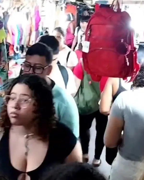 Feira ModaMix lotada na Via Ápia, na Rocinha