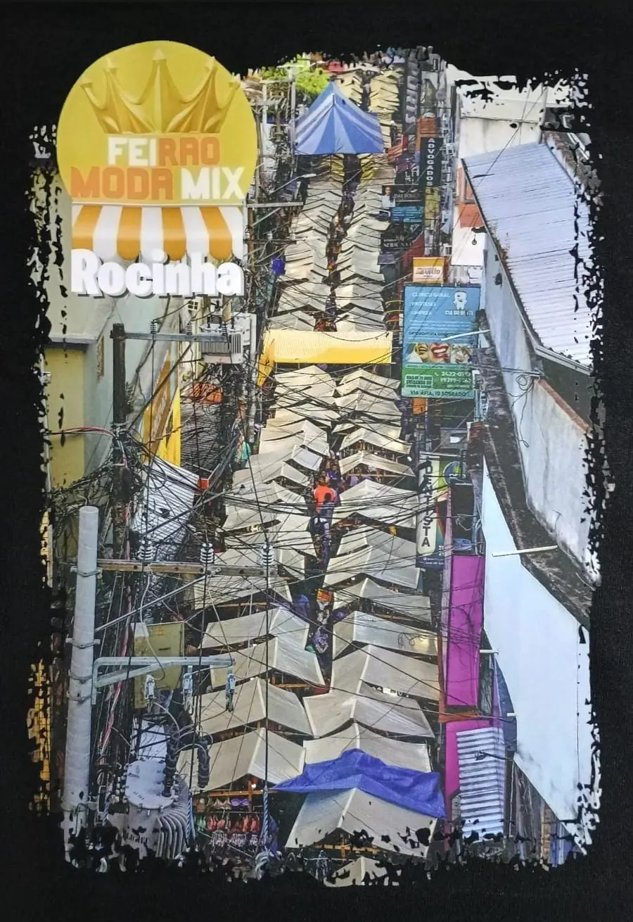 Feira ModaMix na Via Ápia, Rocinha, vista de cima com a rua inteira tomada de bancas